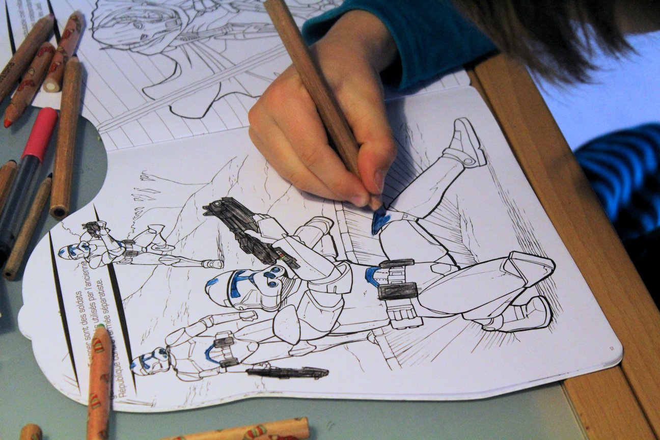 Cahiers de coloriage et paper toys Star Wars un set gagner Coloriages Star Wars Hemma 1